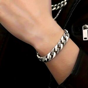 1pcs Fashion Vintage Punk Stainless Steel Bracelet Hypoallergenic for Men.